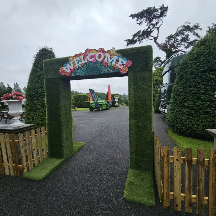 Welcome archeway into the family day event