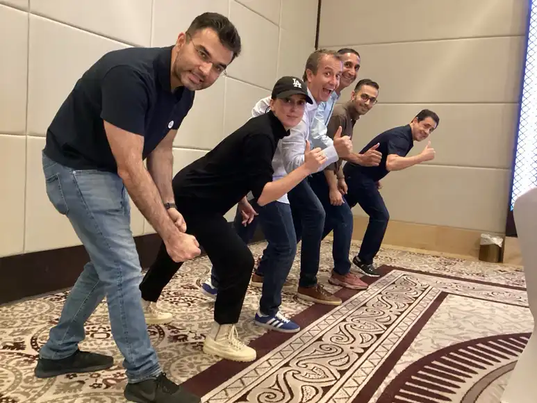 Detour Finish line photo team training