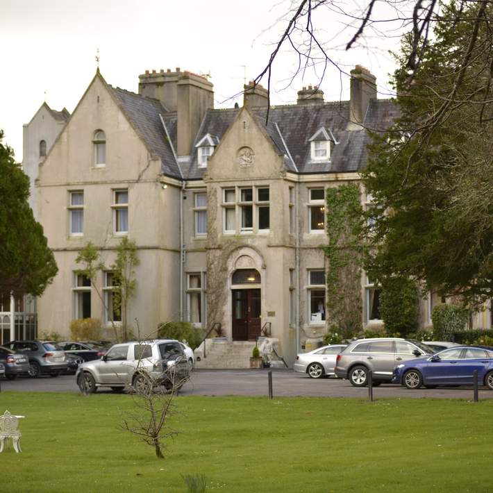 Front of hotel with parking | Corporate Team-Building Events at Cahernane House Hotel | Dynamic Events