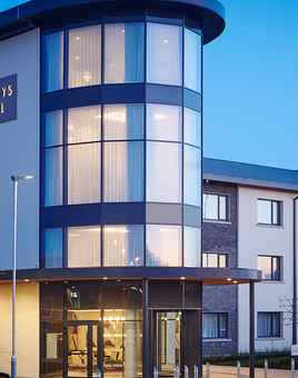 Plan your corporate team-building event at The Fairways Hotel Dundalk | Dynamic Events