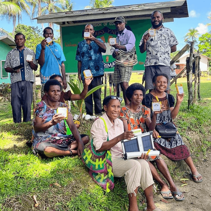 Manus community recieving solarBuddys