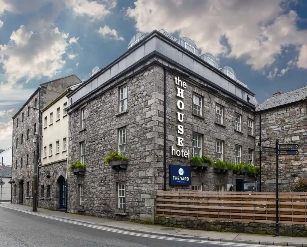 the house hotel exterior