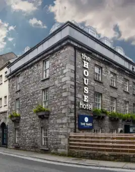 the house hotel exterior