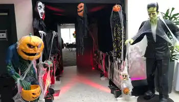 radisson blu dublin airport decorated for halloween