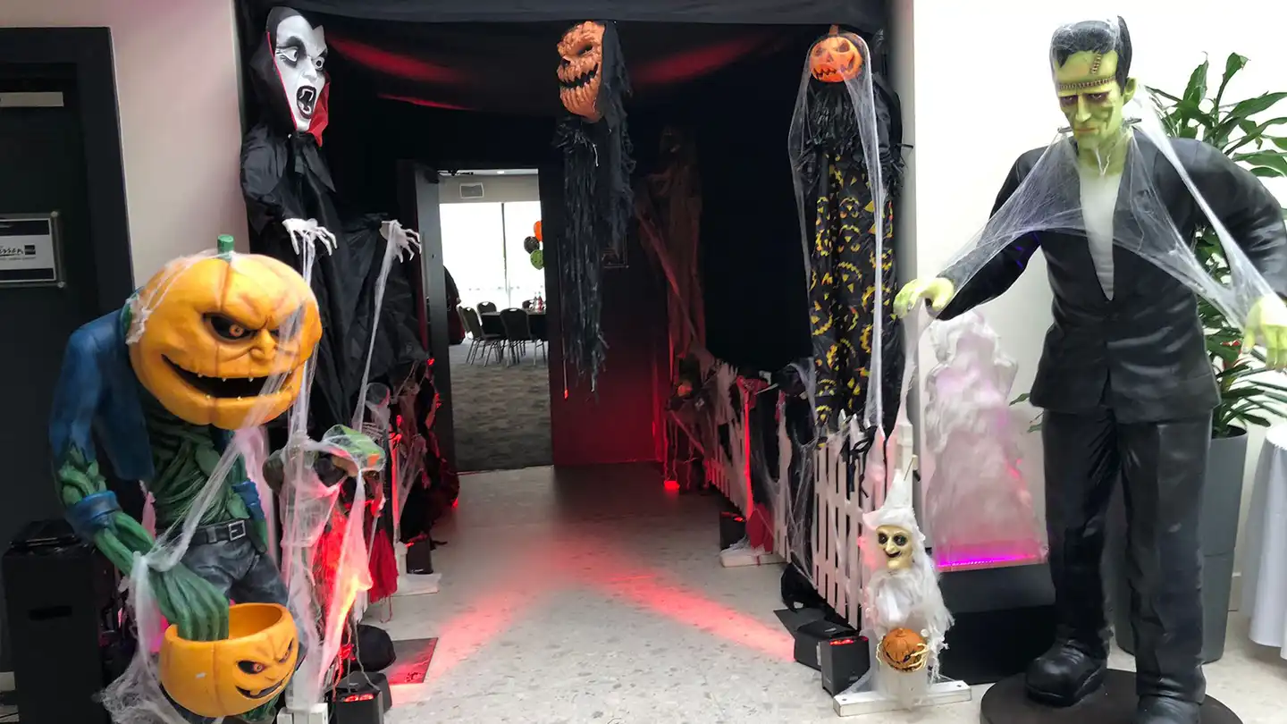 radisson blu dublin airport decorated for halloween