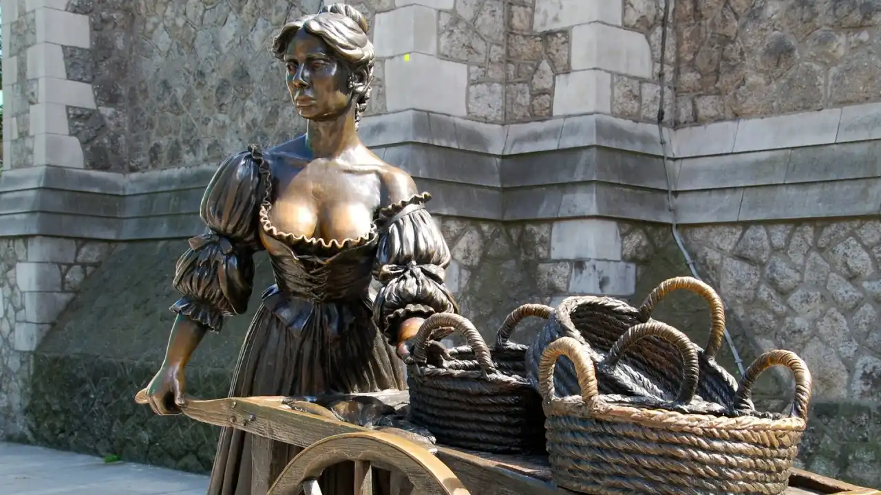 molly malone statue in dublin