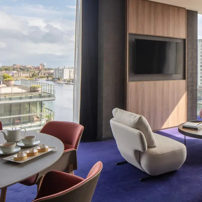  anantara_the_marker_dublin_hotel_schwartz_suite_living_room