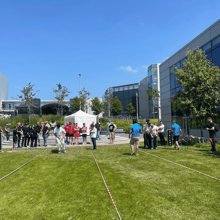 Start off the Skis race while teams 