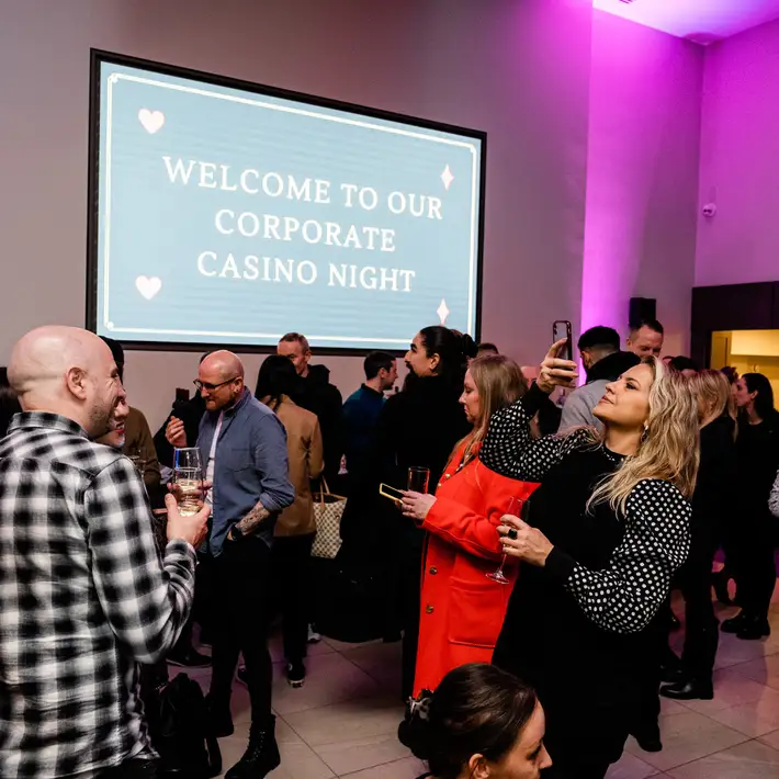 starting to fill the venue up