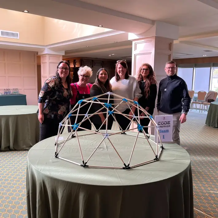 Group photo around the dome