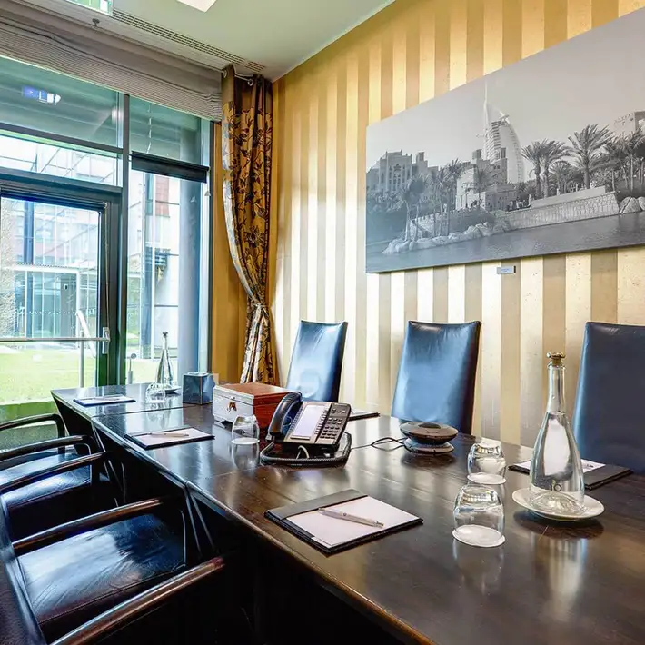 Meeting room with size chairs and wise window