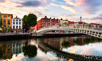 Picture of Ha'Penny Bridge with multi coloured buildings behind the bridge