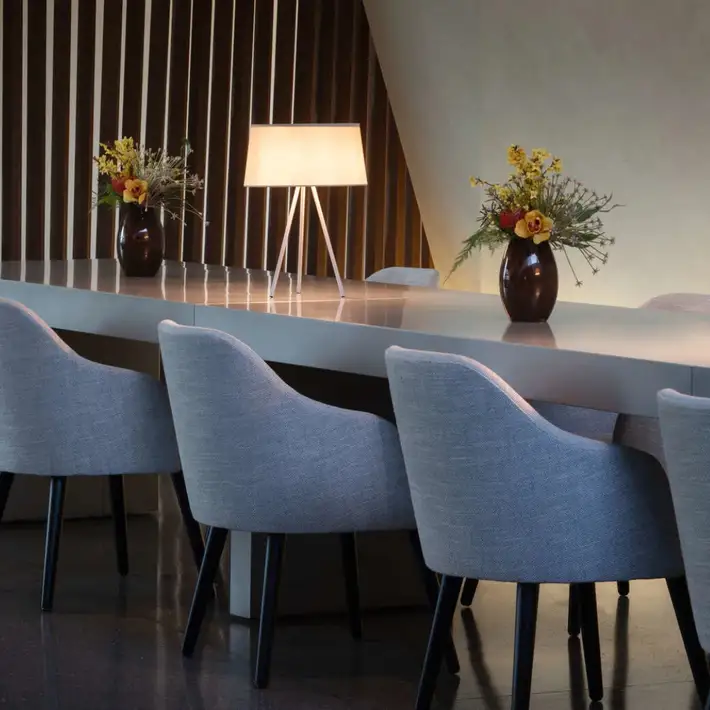 anantara_the_marker_dublin_hotel_marker_bar_laptop_station